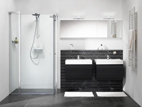 minimalistyczny czarno biały wystrój łazienki